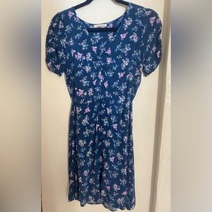 Fun dress for the spring!!! Please let me know if you have any questions.